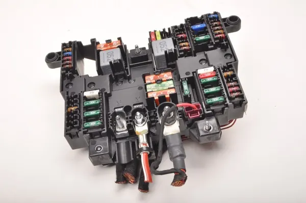 Mercedes Zekeringkast OEM A1779061102 - Gebruikt image 2