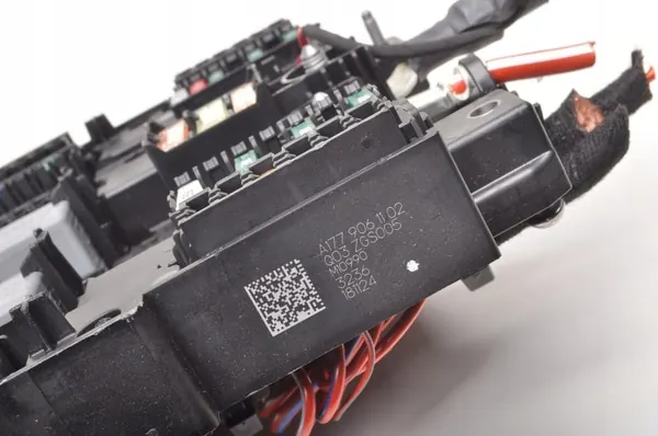 Mercedes Zekeringkast OEM A1779061102 - Gebruikt image 3