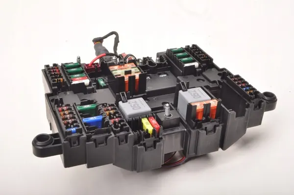 Mercedes Zekeringkast OEM A1779061102 - Gebruikt image 4