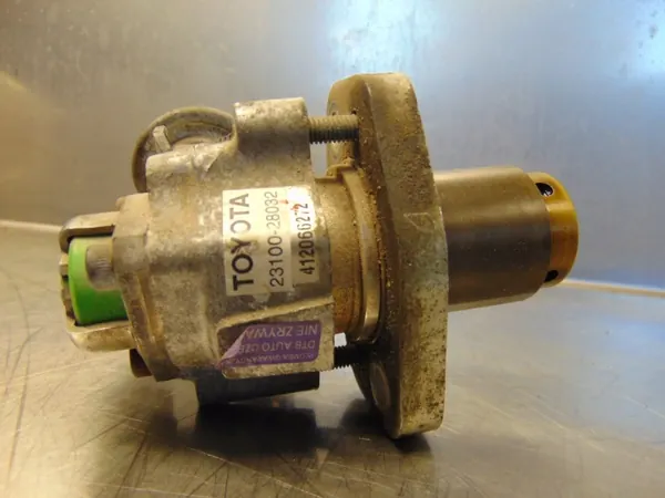 Brandstofpomp OEM 23100-28032 voor Toyota Avensis II image 5