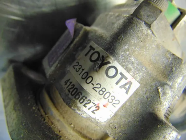 Brandstofpomp OEM 23100-28032 voor Toyota Avensis II image 6