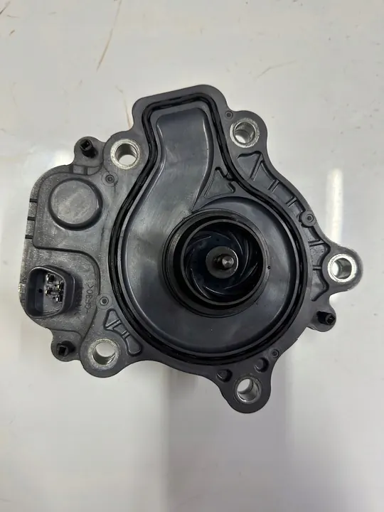 Vattenpump Toyota Corolla Yaris Auris Prius 1.8 OEM image 2