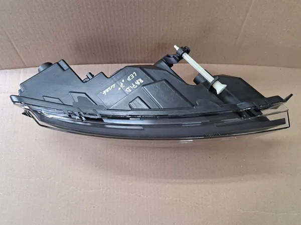 Lâmpada Halógena Direita SKODA RAPID 12-17 LED image 2