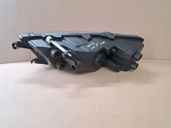 Lâmpada Halógena Direita SKODA RAPID 12-17 LED image 4