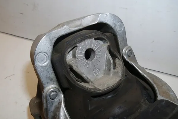 AUDI MOOTTORIN KIINNITYS OIKEA 4M0199372M image 2