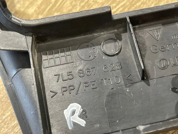 Höger Gångjärnsskydd Porsche OE 7L5867628 - Begagnad image 3