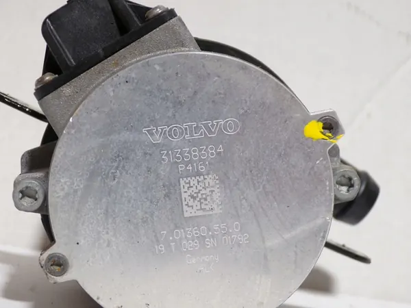 VATTENPUMP VOLVO V60 S60 T8 2020 image 4