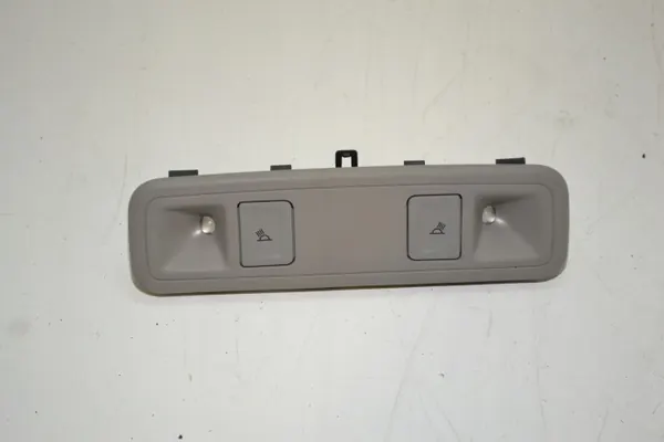 Plaquette de plafond arrière Chevrolet Suburban OEM 84398398 image 2