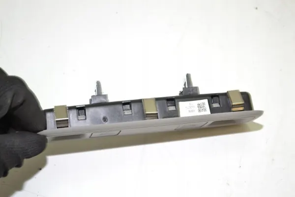 Plaquette de plafond arrière Chevrolet Suburban OEM 84398398 image 4