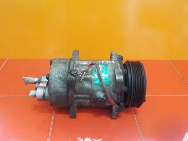 Compressore AC VW T4 2.5 B 701820805D image 3