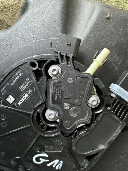Réservoir & Pompe AdBlue BMW OEM 260941 pour G11 3.0D image 2