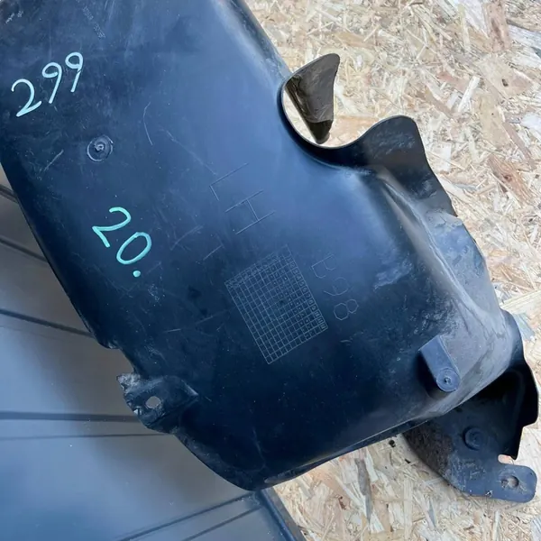 Left Rear Wheel Arch 767498752R Renault Clio IV image 3