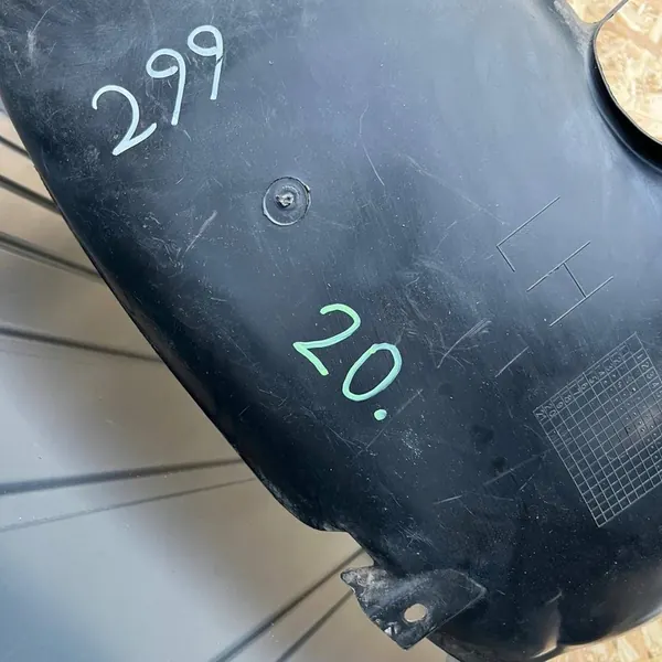 Left Rear Wheel Arch 767498752R Renault Clio IV image 5