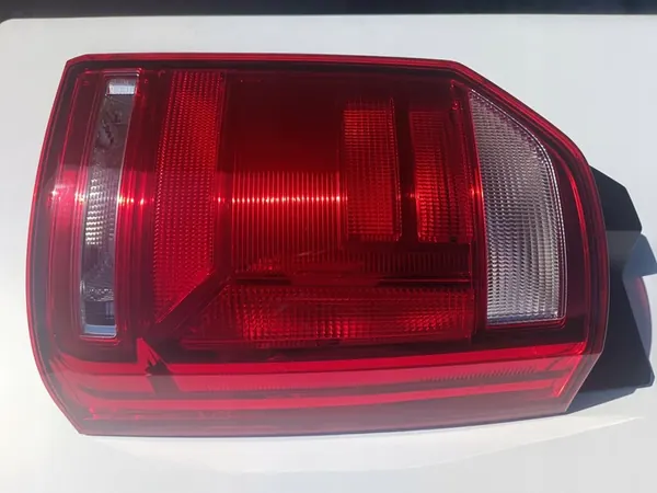 Luz Trasera Derecha VW Transporter T6 2015- image 5