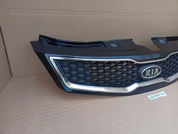 KIA Ceed I SW Grill OEM 86351-1H600 Frontstoßstange image 3
