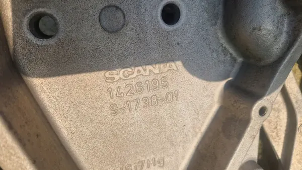 Soporte de cabina Scania OEM 1912829 - Usado image 3