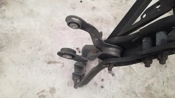 Mercedes Antos cabine-ophanging achter OEM A9615019522 image 5