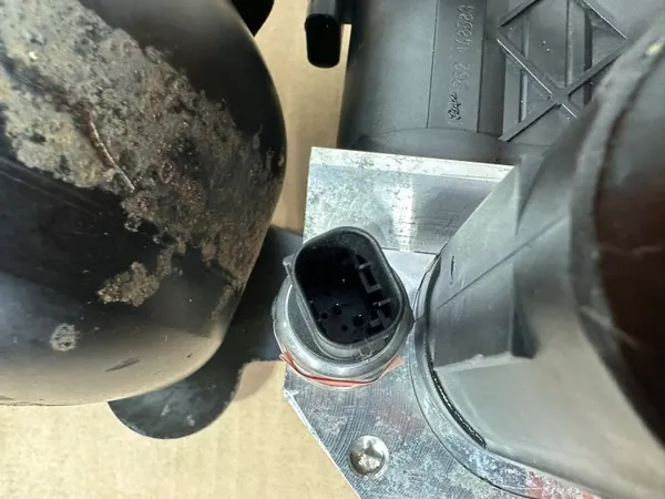 Klepblok OEM A2213200358 Achterzijde Mercedes SL R230 image 3