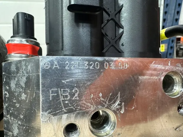 Klepblok OEM A2213200358 Achterzijde Mercedes SL R230 image 4