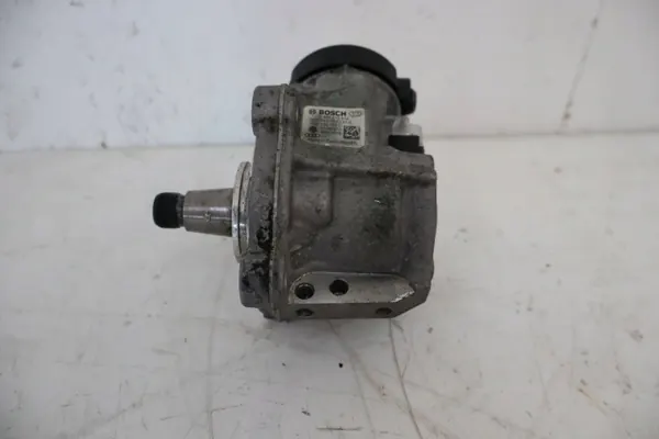 Bomba de inyección alta presión VW Touran II 2.0TDI OEM 03L130755D image 3