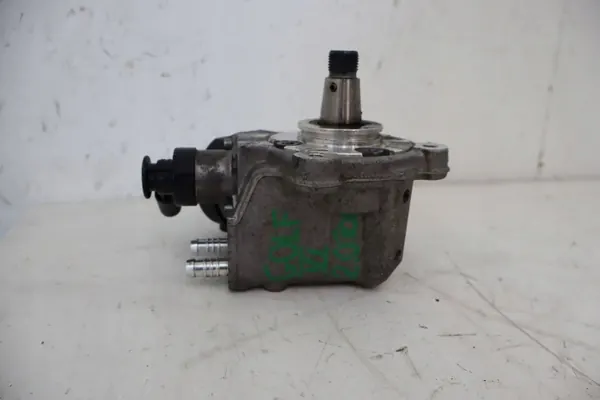 Bomba de inyección alta presión VW Touran II 2.0TDI OEM 03L130755D image 5