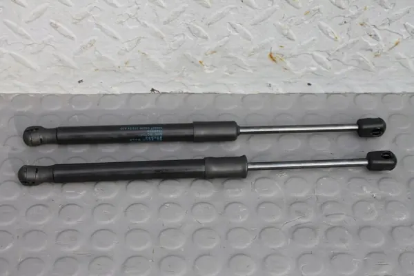 Motorhuvesstöd OEM 11455659HSII vänster/höger fram image 3