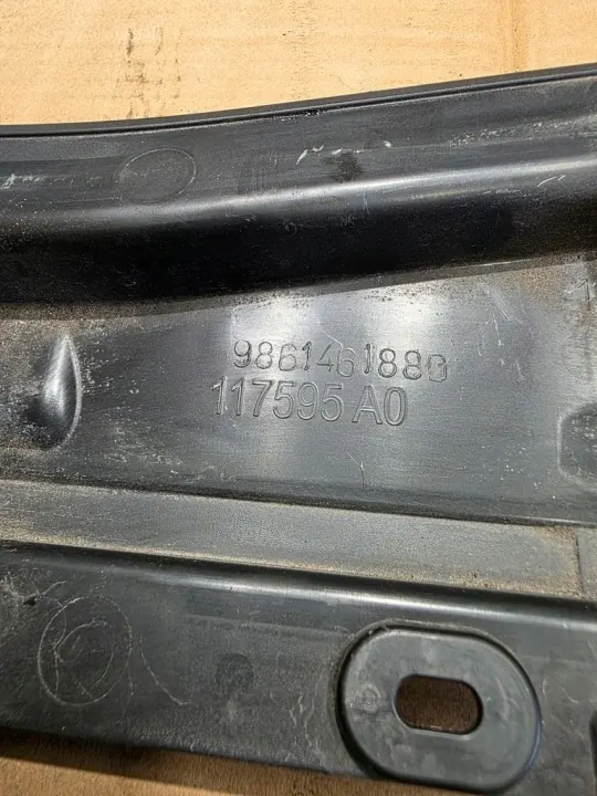 Opel Untere Windschutzscheibenleiste OEM 9861461880 - Gebraucht image 5