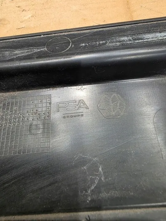Opel Untere Windschutzscheibenleiste OEM 9861461880 - Gebraucht image 6
