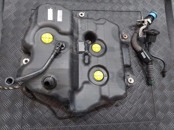 Réservoir AdBlue OEM A2054706901 pour Mercedes C300 W205 image 2