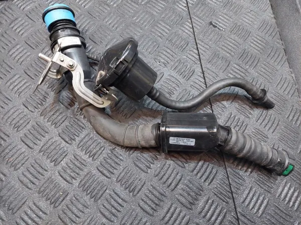 Réservoir AdBlue OEM A2054706901 pour Mercedes C300 W205 image 3