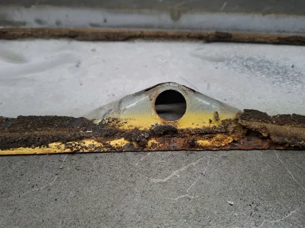 Mercedes W123 Windschutzscheibe OEM Podszybie - Gebraucht image 4
