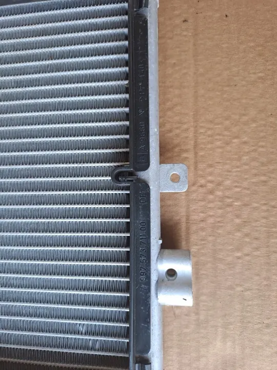 Radiateur d'eau Porsche 911 OEM 99757371100 image 7