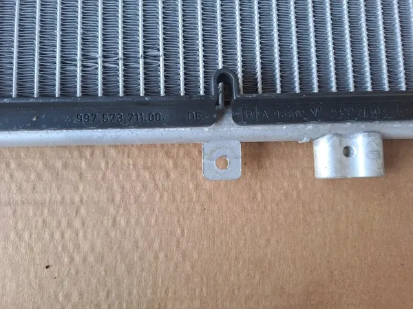 Radiateur d'eau Porsche 911 OEM 99757371100 image 9