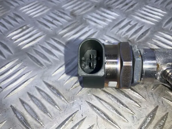 Regulador pressão combustível OEM 03L089M VW Scirocco image 4