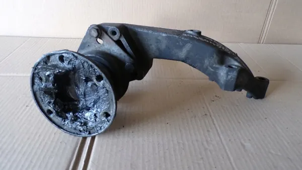 VW T4 2.5 TDI moottorin tuki OEM 02G409905 image 3
