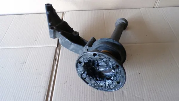 VW T4 2.5 TDI moottorin tuki OEM 02G409905 image 4