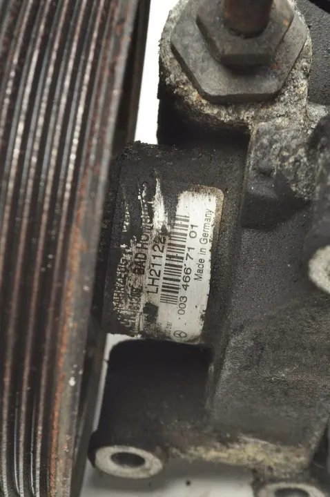 Bomba de direção assistida Mercedes E W211 S211 2.2 CDI OEM 0034667101 image 4