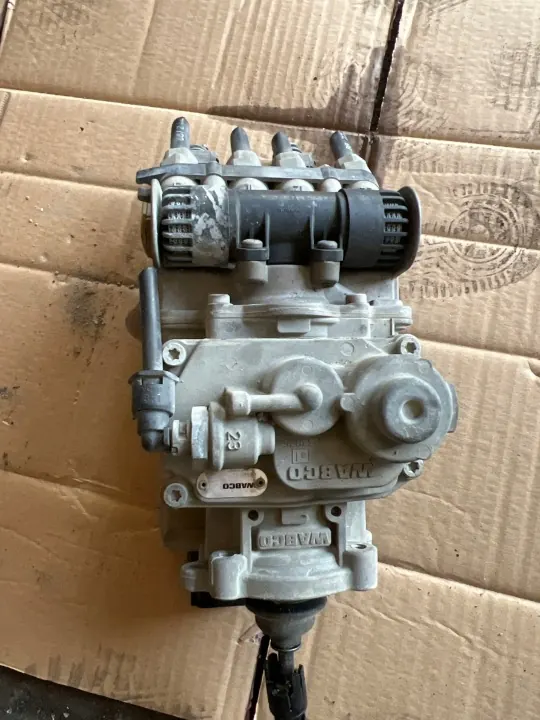 Iveco Stralis Hi Way Hauptbremsventil OEM 4800200140 image 2