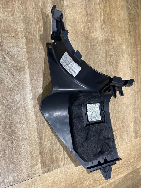 Höger nedre pelarskydd OEM HK8302348B Jaguar F-Pace image 3