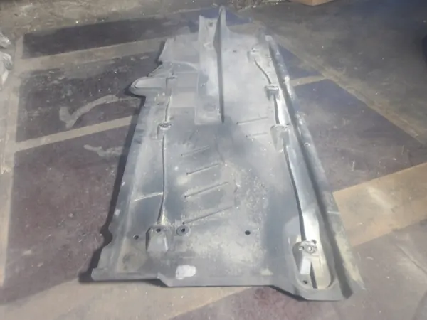Alustasuojus OEM 6RA825202 oikea puoli image 3