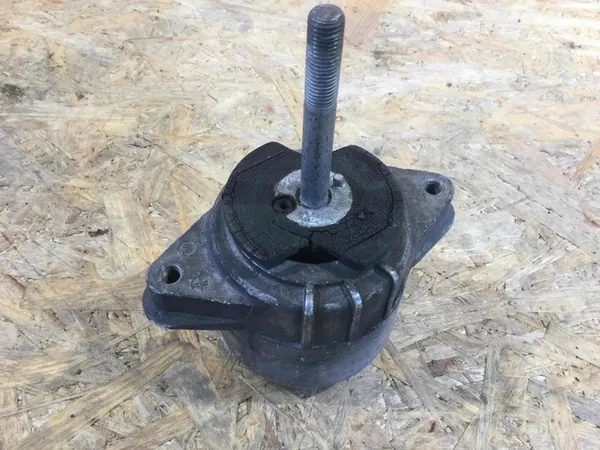 Linker motorsteun Porsche Panamera OE 94837505704 image 3