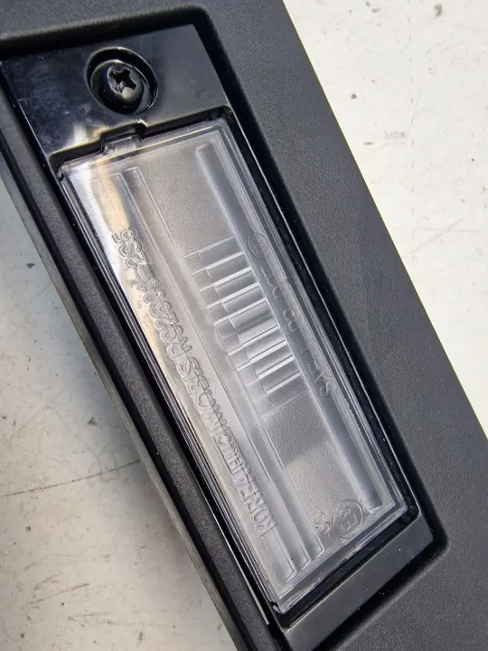 Feu de plaque KIA Ceed 2022 OEM 87312J7GA0 image 9