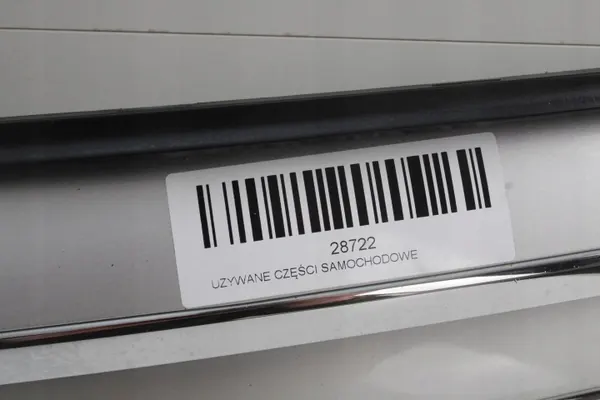 Puskurin ritilä OEM 375483239 Mercedes W204 2007-2011 image 3
