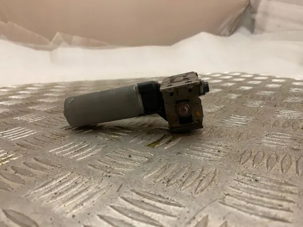 Motor de ajuste de asiento Mercedes-Benz GL X166 - Usado image 6