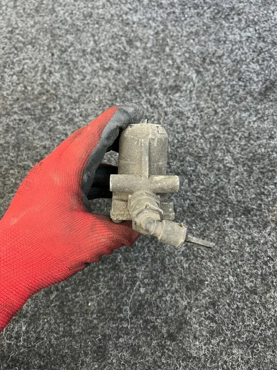 Iveco Eurocargo II drukbegrenzingsklep OEM 4750150360 image 4