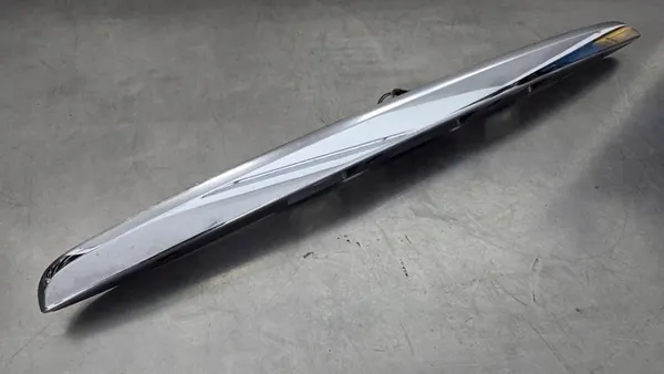 MERCEDES W169 Moldura de maletero A1697401993 image 1