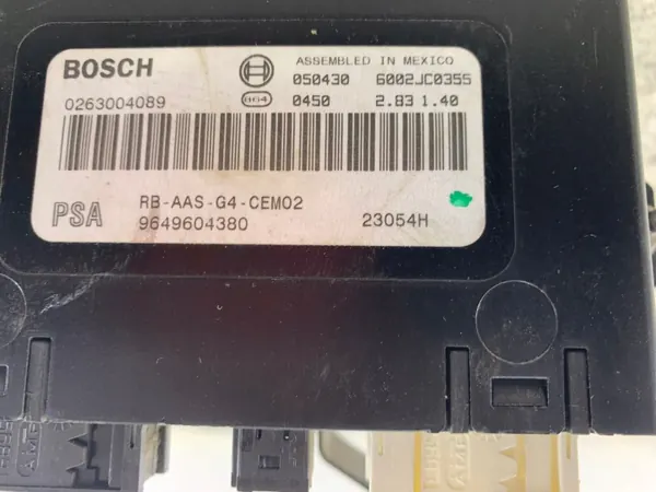 Changer CD Peugeot 607 OEM 9649604380 avec PDC image 9