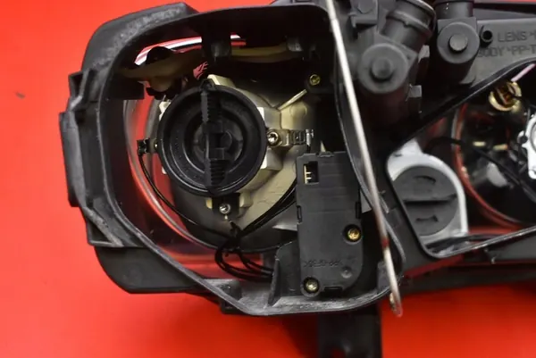 Vasen ajovalo VW Touran 2003-2006 2K0941005B image 10