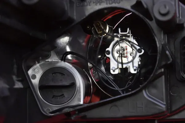 Vasen ajovalo VW Touran 2003-2006 2K0941005B image 9