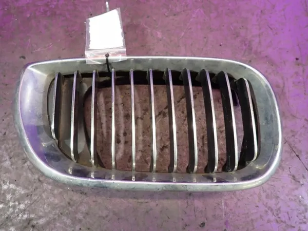 BMW E46 01-06 Rechter Grillhefdeksel OEM Zawada-383355- image 2